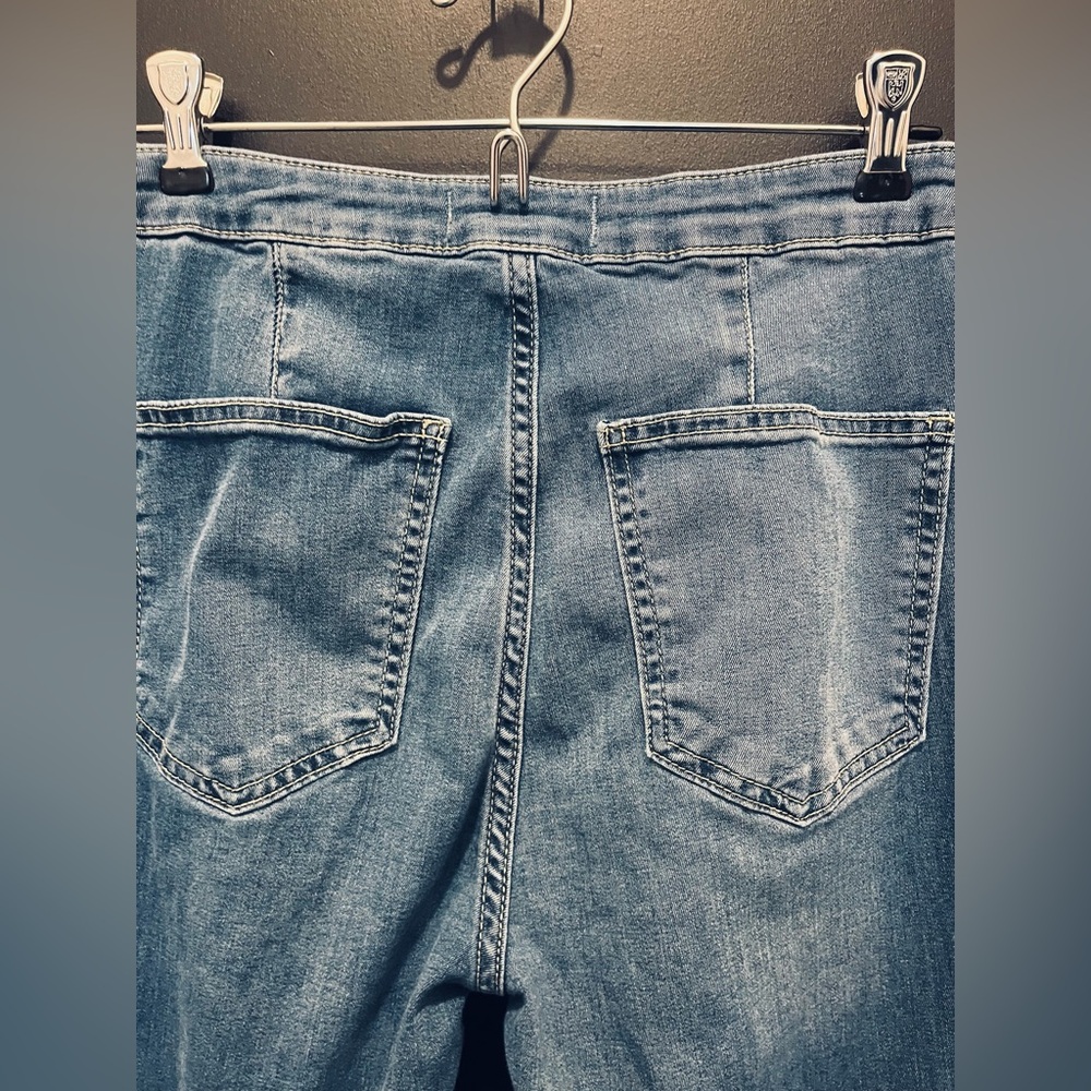 Free People High-Waisted Stretch Flare Jeans… - Picture 6 of 9